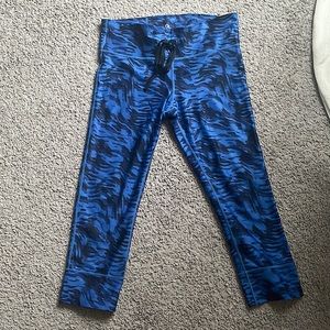 Medium Size Gap Fit blue tiger stripe mid- leggings in Good Condition!